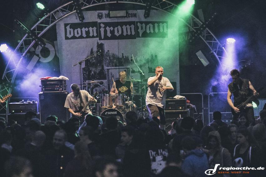 Born From Pain (live beim Soundgarden Festival, 2014)